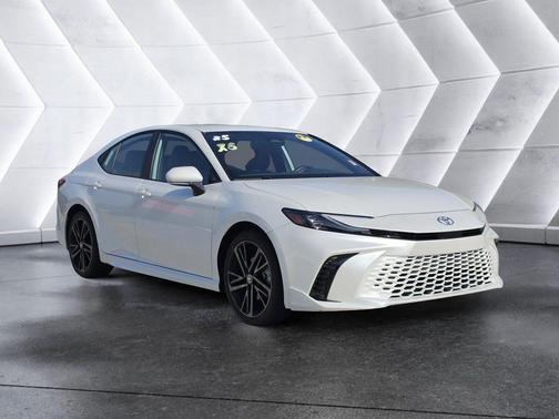 Pearl 2025 Toyota Camry XSE