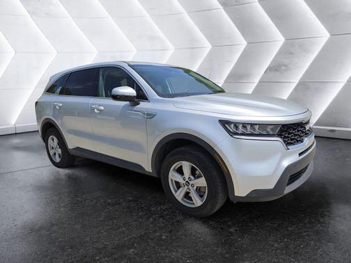 Sparkling Silver 2022 Kia Sorento LX