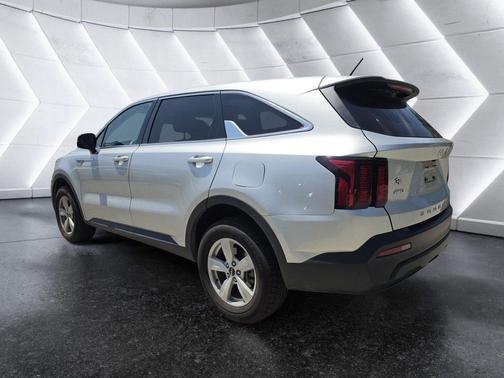 Sparkling Silver 2022 Kia Sorento LX