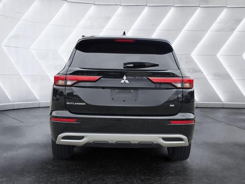 Black Diamond 2024 Mitsubishi Outlander SE
