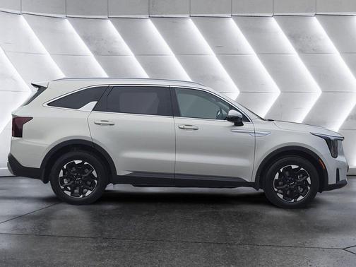 Ivory Silver 2026 Kia Sorento S