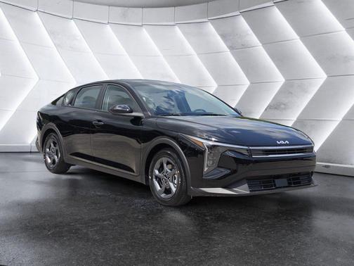 Aurora Black Pearl 2026 Kia K4 LXS