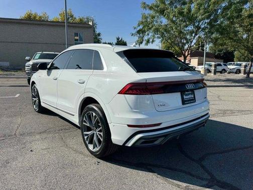 2022 Audi Q8 55 Premium Plus