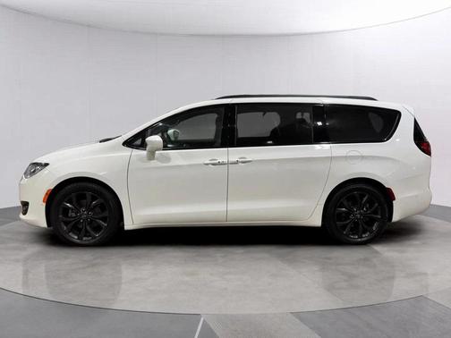 2020 Chrysler Pacifica Touring-L Plus