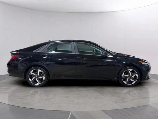 2022 Hyundai ELANTRA Limited