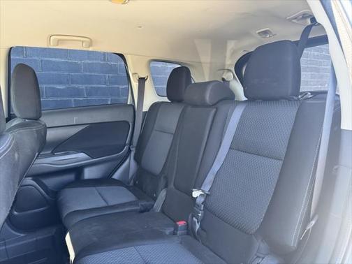 2017 Mitsubishi Outlander ES