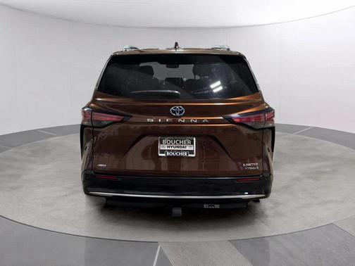 2021 Toyota Sienna XSE 7 Passenger