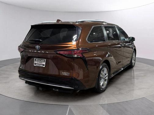 2021 Toyota Sienna XSE 7 Passenger