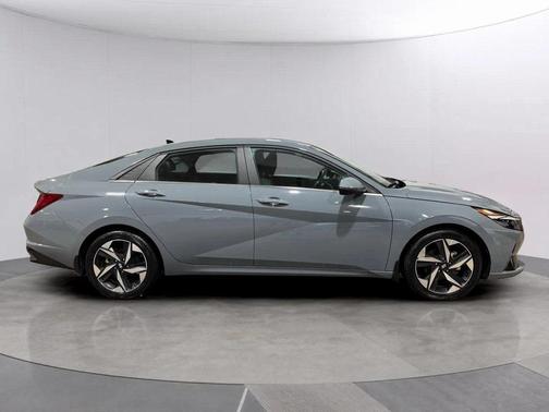 2022 Hyundai ELANTRA Limited