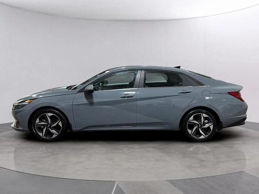 2022 Hyundai ELANTRA Limited