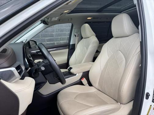 2021 Toyota Highlander Hybrid Platinum