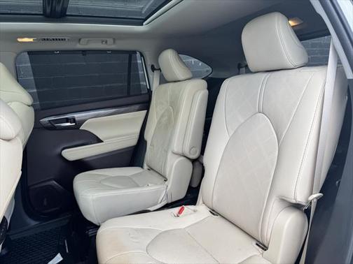 2021 Toyota Highlander Hybrid Platinum