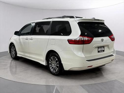 2019 Toyota Sienna XLE