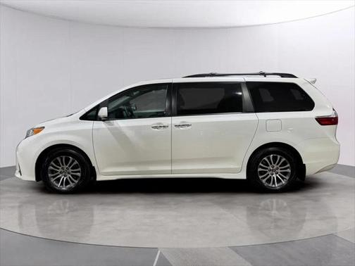 2019 Toyota Sienna XLE