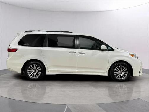2019 Toyota Sienna XLE