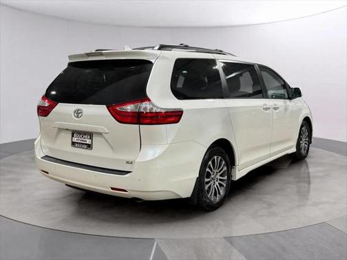 2019 Toyota Sienna XLE