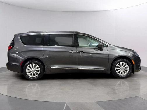 2018 Chrysler Pacifica Touring-L