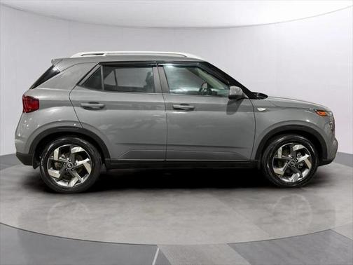 2022 Hyundai VENUE SEL