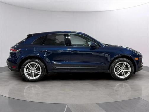 2023 Porsche Macan Base