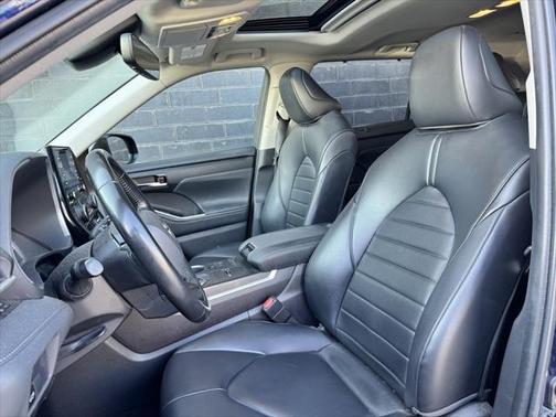 2022 Toyota Highlander Hybrid XLE