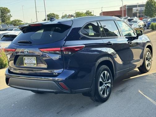 2022 Toyota Highlander Hybrid XLE