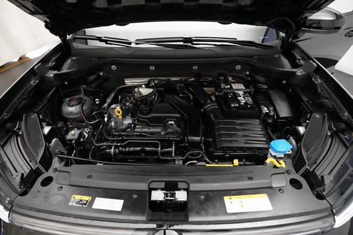 2025 Volkswagen Taos 1.5T SE Black
