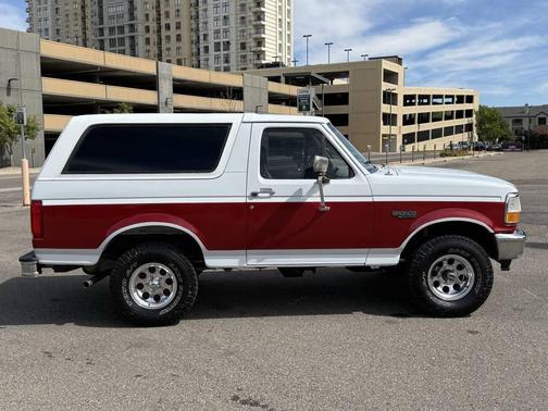 1996 Ford Bronco XLT 2dr 4WD SUV