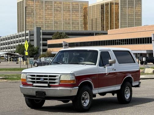 1996 Ford Bronco XLT 2dr 4WD SUV
