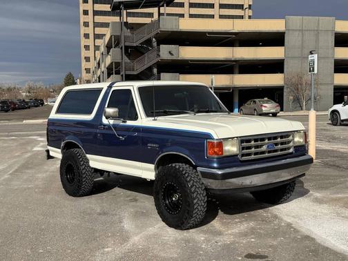 1990 Ford Bronco XLT 2dr 4WD SUV