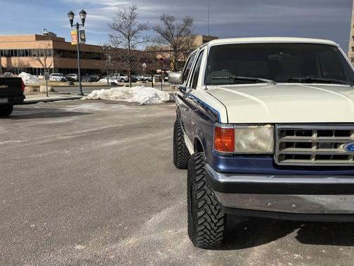 1990 Ford Bronco XLT 2dr 4WD SUV