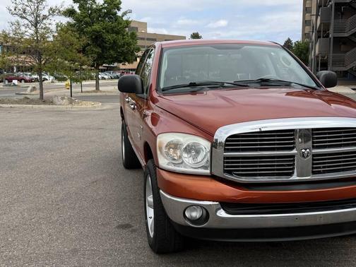 Sunburst Orange Pearlcoat 2008 Dodge Ram 1500 SLT Quad Cab