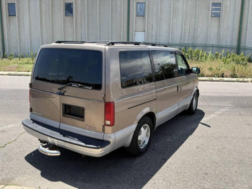 2000 GMC Safari SLT AWD