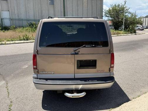 2000 GMC Safari SLT AWD