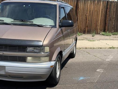 2000 GMC Safari SLT AWD