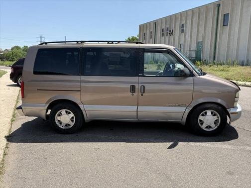 2000 GMC Safari SLT AWD