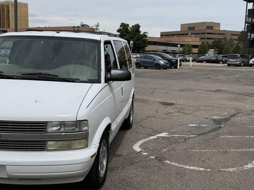 Summit White 2004 Chevrolet Astro Base