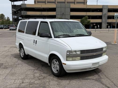 Summit White 2004 Chevrolet Astro Base