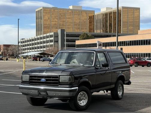 1990 Ford Bronco XLT 2dr 4WD SUV