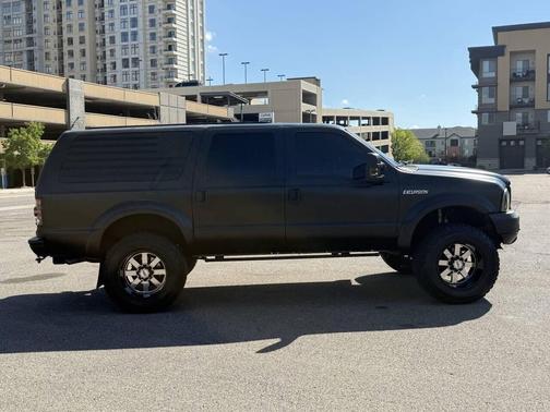 Black Clearcoat 2004 Ford Excursion XLS