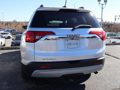 2017 GMC Acadia SLE-2