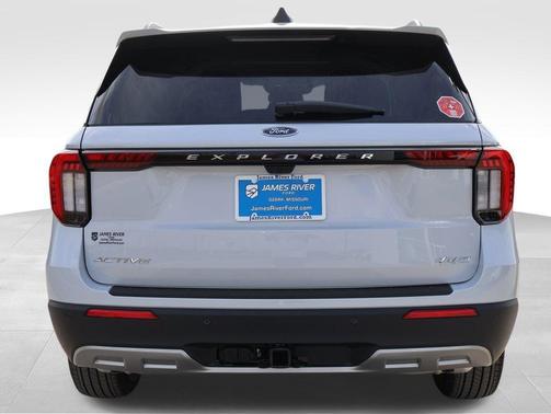 Space White Metallic 2026 Ford Explorer Active w/200A Pkg