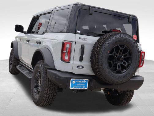 Avalanche Gray 2026 Ford Bronco Badlands
