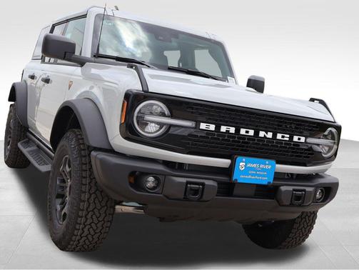Avalanche Gray 2026 Ford Bronco Badlands