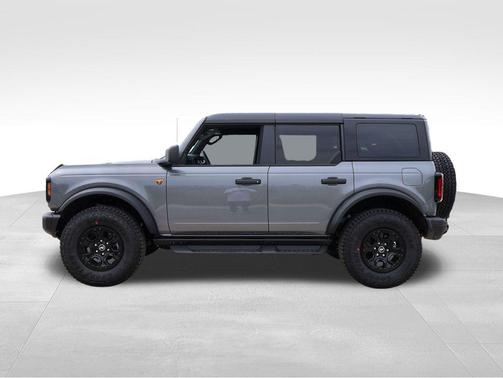 Carbonized Gray Metallic 2026 Ford Bronco Badlands