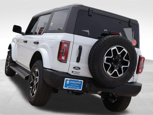 Oxford White 2026 Ford Bronco Outer Banks