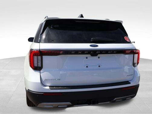 Star White Metallic Tri-Coat 2026 Ford Explorer Active
