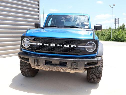 Velocity Blue Metallic 2024 Ford Bronco Wildtrak