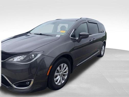 Granite Crystal Metallic Clearcoat 2018 Chrysler Pacifica Touring-L
