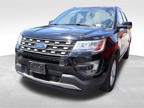 Gray 2016 Ford Explorer XLT