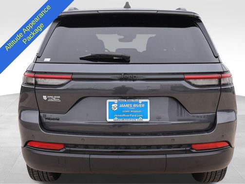 Baltic Gray Metallic Clearcoat 2023 Jeep Grand Cherokee Altitude